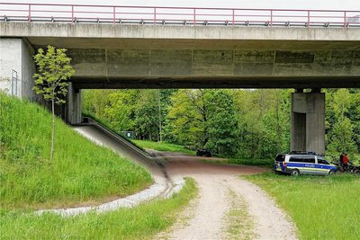 Ein 27-jähriger Quadfahrer ist bei einem Unfall an der A 4 bei Nossen schwer verletzt worden. 