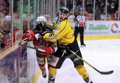Mathieu Lemay (links im Bild) gegen Dennis Dietmann