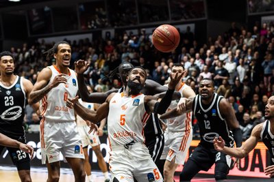 Gegen den späteren Eurocup-Sieger JL Bourg-en-Bresse konnten die Niners ihr Heimspiel vor einer begeisterten Kulisse mit 88:82 gewinnen.