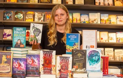Julia Domschke nimmt die Herausforderung an. Sie managt die Buchhandlung im Herzen Plauens - und zeigt ihre Lieblingsbücher. 