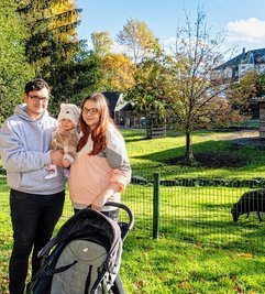 Nico Wrobel und Lucie Ulbrich erkundeten mit Töchterchen Mira Charlotte den Tierpark in Freiberg. 