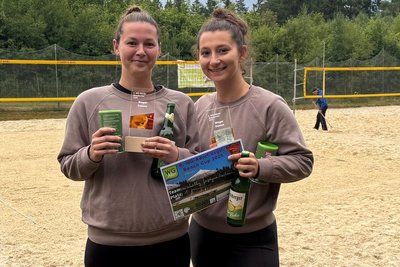 Die beiden Schwestern Štépánka Hartmannova (rechts) und Gabriela Gergelyová haben bei den Damen den 26. Adorfer Beach-Volleyball-Cup gewonnen.