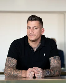 Bürger oder Kunstfigur? Rapper Gzuz am Montag im Gerichtssaal. 