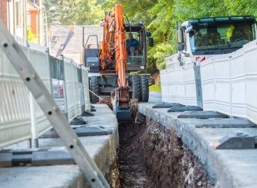 Baustelle auf der Auer Straße in Schneeberg. 
