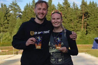 Die beiden Gesamtsieger der vogtländischen Beachserie 2025: Jonas Krug und Melina Gerke.