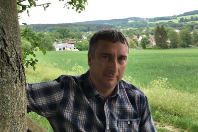 Die nachträglichen Ausgaben beim Ausbau des Dachgeschosses im Tirpersdorfer Gemeindeamt schmerzen Bürgermeister Ralph Six (parteilos).