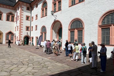 Vor der Augustusburger Schlosskirche haben Musikliebhaber am Sonnabend angestanden.