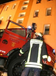 
              <p class="artikelinhalt">Ein Feuerwehreinsatz weckte viele Schönheider. </p>
            