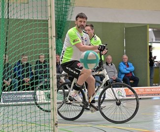 Dem Fraureuther René Hermann (vorn) und seinem Mitspieler André Dörfel gelang beim Heimspieltag in vier Spielen ein Sieg. 