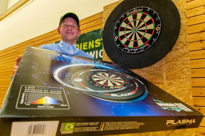 LED-Ringe sorgen für bessere Beleuchtung der Dartscheiben. Kay Ludwig hat sie finanziert.