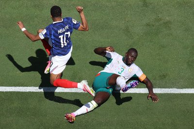 Kalidou Koulibaly (r.) und Senegal verloren gegen Frankreich.