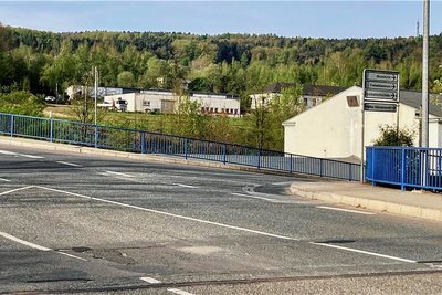 Auf dem Gelände des ehemaligen Becherguts direkt am Becherweg in Aue soll der Hallenneubau entstehen. 