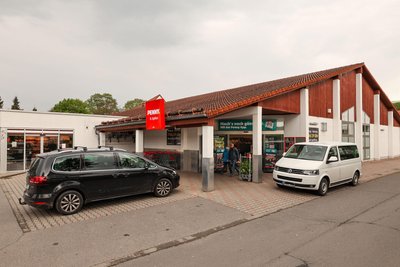 Neben dem Penny-Markt befindet sich eine Filiale der Glauchauer Bäckerei Förster. Die Kundschaft fürchtet, dass auch diese nach einer Markt-Schließung nicht lange bestehen bleiben würde.