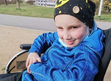 Jonas leidet an Leukämie. Er wird derzeit im Uniklinikum Jena behandelt. 