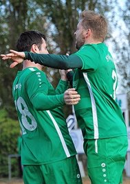Nur 15 Tore bejubelten die Oelsnitzer Fußballer in der abgebrochenen Saison. Neun der bisherigen 15 Treffer erzielten allein Ricardo Persigehl (6 Tore, rechts) und Marcel Schuch (3, links). 
