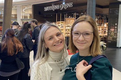 Vanessa Flemmer und Stefanie Morgenstern (von links) gehörten zu den ersten Kundinnen von „Søstrene Grene“.
