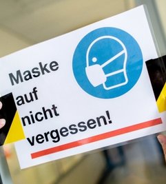 Die Maskenpflicht gilt an vielen Stellen weiter. 