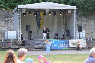 Wie einst Bärbel Wachholz, trat am Wochenende Sylvana Neukirchner auf der Bühne im Waldschlösschenpark auf.
