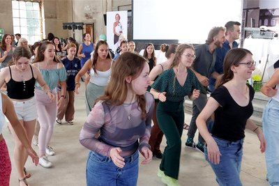 Im Industriepavillon an der Dürerstraße feierte das 1. Tanzstudio „Das Lebensfest für Ronny“.
