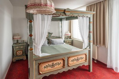 Das „Muldenschlösschen2 nahe des Schlosses Rochsburg hat insgesamt 15 Zimmer zu bieten. Es besteht zunächst als „Bed & Breakfast“ weiter.