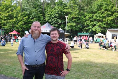 Jan Przybylowicz (l.) und Kevin Meiner sind die Organisatoren hinter dem Waldschlössenparkfest.