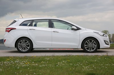 Geht in die Verlängerung: Den Golf-Gegner i30 gibt es auch als Kombi cw.