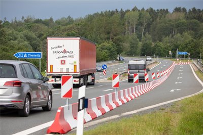 Gehört zu den Top 5 der Unfallschwerpunkte: Nach Entscheidung der Unfallkommission wurde an der Autobahn-Anschlussstelle Plauen-Ost eine Abbiegespur „eingekürzt“, wie es heißt.