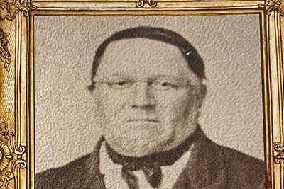 Bildnis des Firmengründers Johann Christian Braun; der einstige Stellmacher und Schmied starb 74-jährig 1875 in Reichenbach.