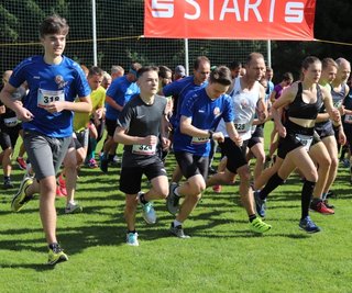 Das Ende schon in Sicht: Start und Ziel beim Bräunsdorfer Wasserturmlauf war wie in den vergangenen Jahren das Striegistalstadion. 