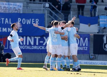 Die Mannschaft des Chemnitzer FC hat am Samstag Grund zum Jubeln: Sie konnten im Spiel gegen Hertha BSC II punkten.