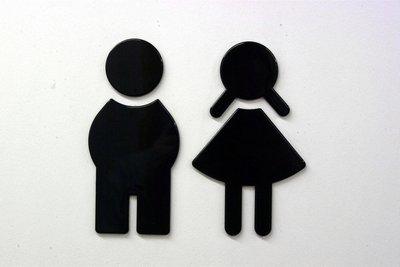 Wo diese oder ähnliche Symbole zu sehen sind, können Kunden in aller Regel eine öffentliche Toilette benutzen.