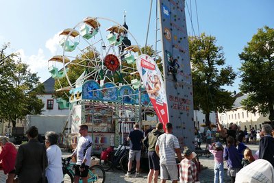 Dank Musikbühne und Riesenrad war auch für kulturelle Unterhaltung gesorgt.