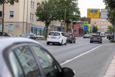 Unfallschwerpunkt Friedensstraße/Engelstraße: Beim Abbiegen von der stark befahrenen B 92 in Richtung Innenstadt oder auch in umgekehrter Richtung kommt es immer wieder zu Kollisionen.