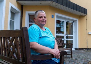 Ines Müller betreut Menschen mit Behinderung im "Haus Bethanien" in Königsfeld. Auch wenn die Tätigkeit herausfordernd ist, hat die Rochlitzerin darin eine Aufgabe gefunden, die sie erfüllt.