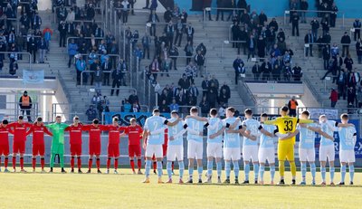 Der Chemnitzer FC ging mit Trauerflor aufs Feld.