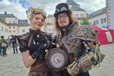 Zeit für Annotopia: Jasmin Hecht und Kell Pleiner im Steam-Punk-Style.
