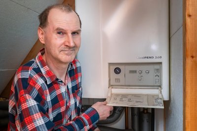 Die Gastherme in Gunter Steinerts Haus befindet sich im Dachgeschoß. Im vergangenen Winter war die Heizung ausgefallen.
