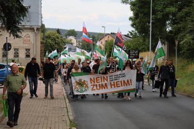 Dieses Mal führte der Marsch nach der Kundgebung zum Naturbad in Grünhain.