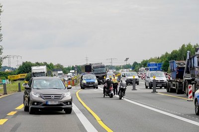 Nach einem Unfall auf der A 72 staute sich der Verkehr am Mittwoch über mehrere Kilometer aus Richtung Stollberg.