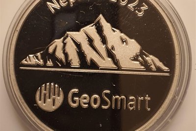 Anlässlich der Zusammenarbeit mit Nepal hat G.E.O.S. extra eine Münze prägen lassen.