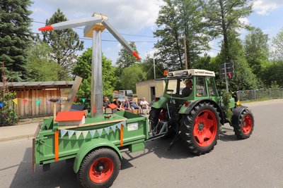 Auch auf aktuelle Themen wie den Windkraft-Streit wurde beim Dittmannsdorfer Festumzug aufmerksam gemacht.