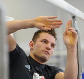 Andreas Bretschneider ist derzeit vor allem am Barren, seinem zweiten Paradegerät neben dem Reck, eine wichtige Stütze im Team. Der Chemnitzer startet zum zweiten Mal bei einer Männer-EM. 