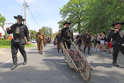 Ein Bild im Dittmannsdorfer Festumzug widmete sich der Bergbaugeschichte.