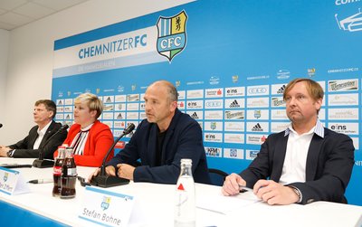 Während des Pressegesprächs am Dienstag wird der neue Vorstand Sport, Steffen Ziffert,vorgestellt. Ebenfalls zu Gast ist der Aufsichtsratsvorsitzende, Uwe Bauch.
