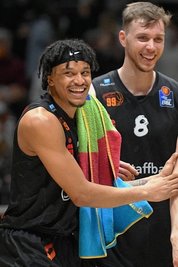 Fühlt sich sichtlich wohl in Chemnitz: Nelson Weidemann (links, hier mit Jan Niklas Wimberg), der im Sommer aus Göttingen kam. 