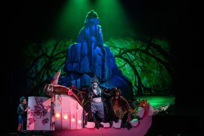 Szene aus der in Gera aufgeführten Märchenoper "Hänsel und Gretel".