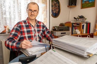 Den Schriftverkehr hat Gunter Steinert in mehreren Aktenordnern abgeheftet.