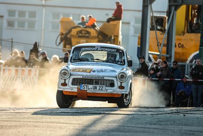 Die Rallye-Teams geben am Freitag und Sonnabend Vollgas. Am Samstag treffen sie sich mit Fans und Helfern zur großen Party.