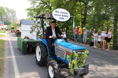 Anlass für den Festumzug in Dittmannsdorf war die Eröffnung der Schule vor 150 Jahren.
