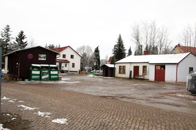 Der Bahnhofsplatz in Naundorf im Januar 2021.